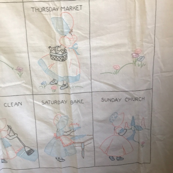 Hand embroidered days of the week wall decoration - Picture 4 of 6